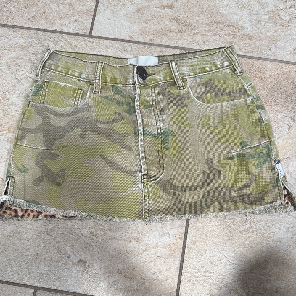 One Teaspoon Camo Mini Skirt with Frayed Hem Size 27